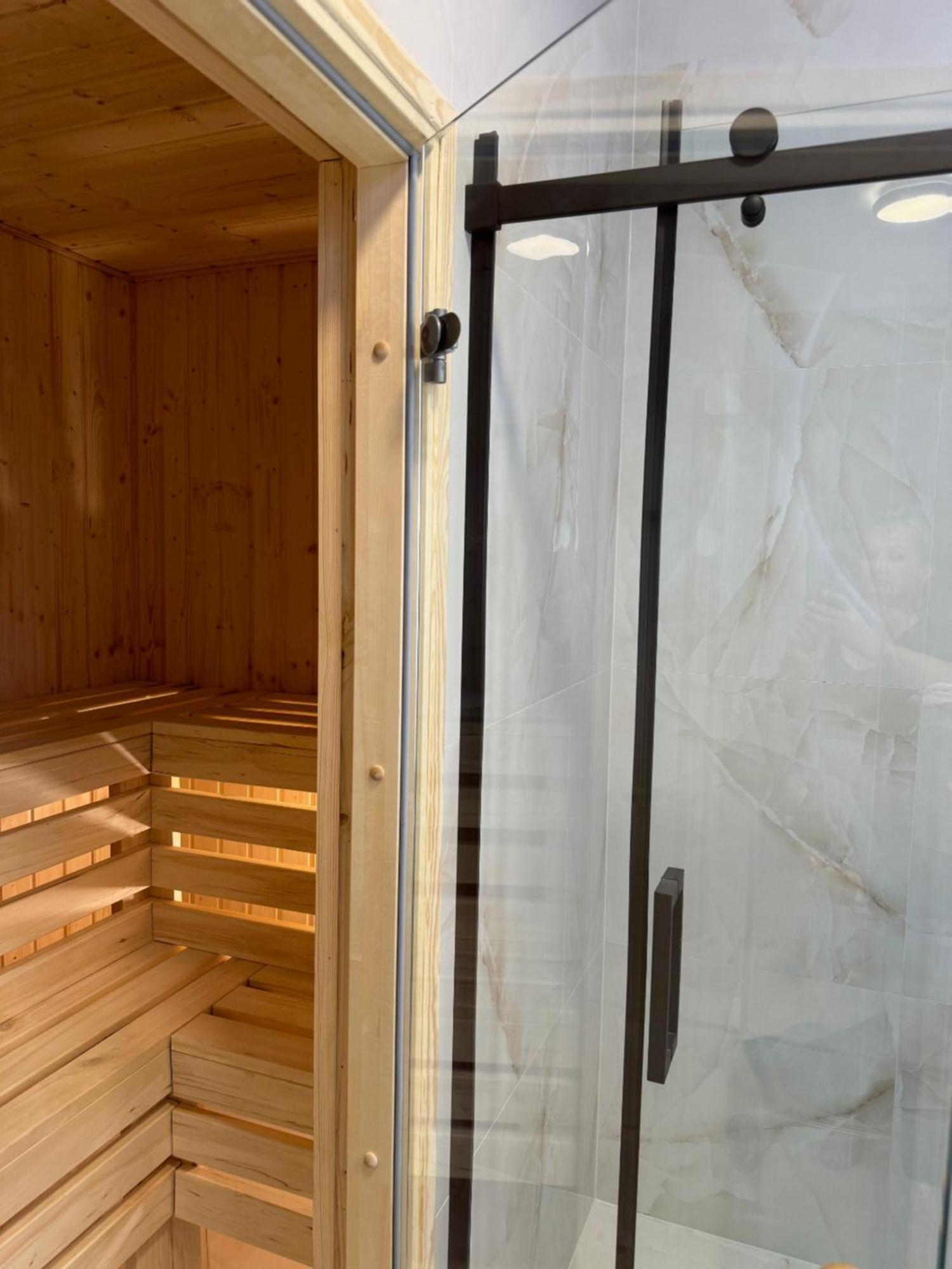 Family & Business Sauna No7 Zlota Centrum Vip Unikat - 3 Bedroom With Private Sauna, Jacuzzi, Balcony, Parking -totally New! Apartment *