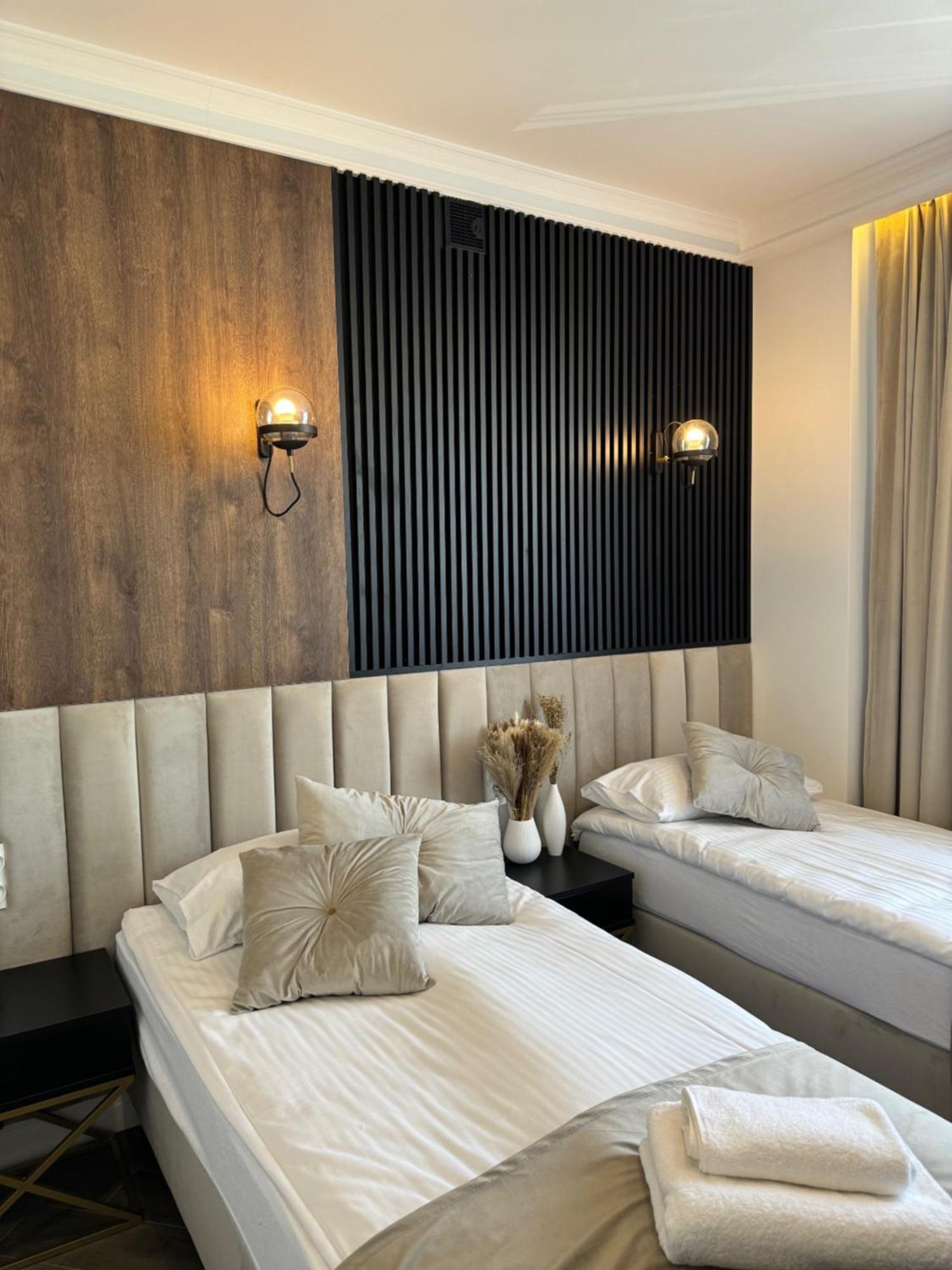 Apartment Family & Business Sauna No7 Zlota Centrum Vip Unikat - 3 Bedroom With Private Sauna, Jacuzzi, Balcony, Parking -totally New! *