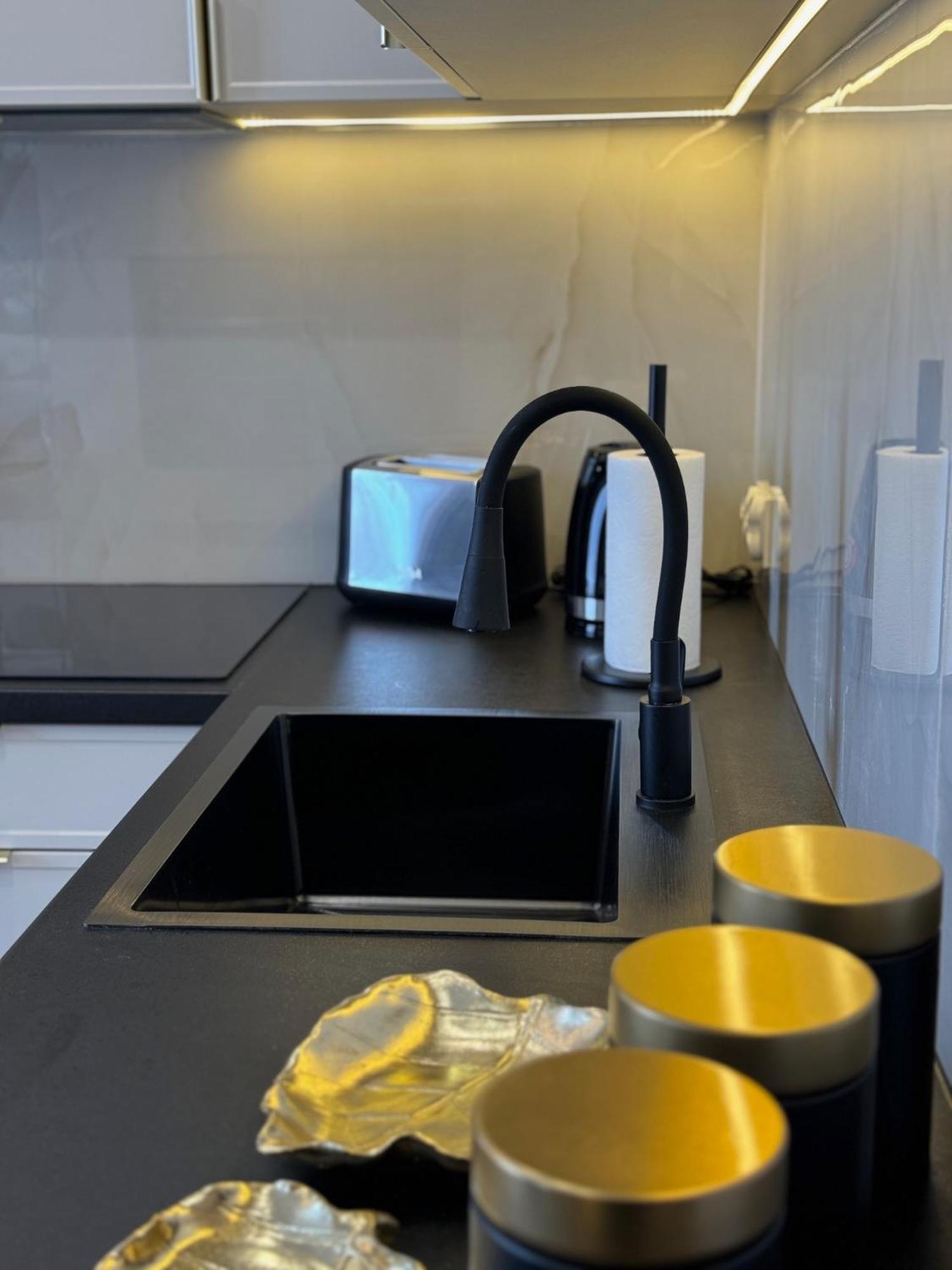 Family & Business Sauna No7 Zlota Centrum Vip Unikat - 3 Bedroom With Private Sauna, Jacuzzi, Balcony, Parking -totally New! Apartment *