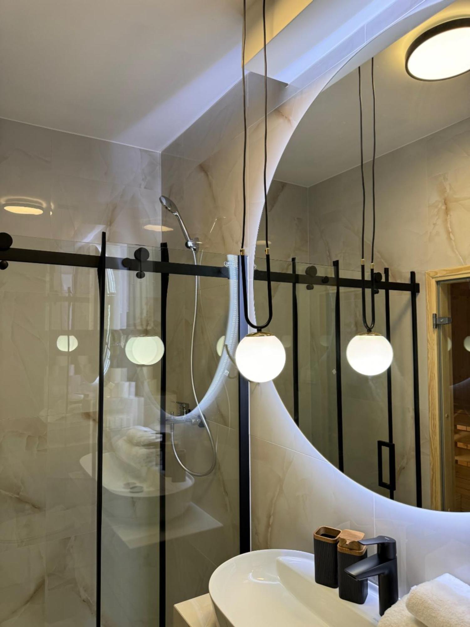 Family & Business Sauna No7 Zlota Centrum Vip Unikat - 3 Bedroom With Private Sauna, Jacuzzi, Balcony, Parking -totally New! *