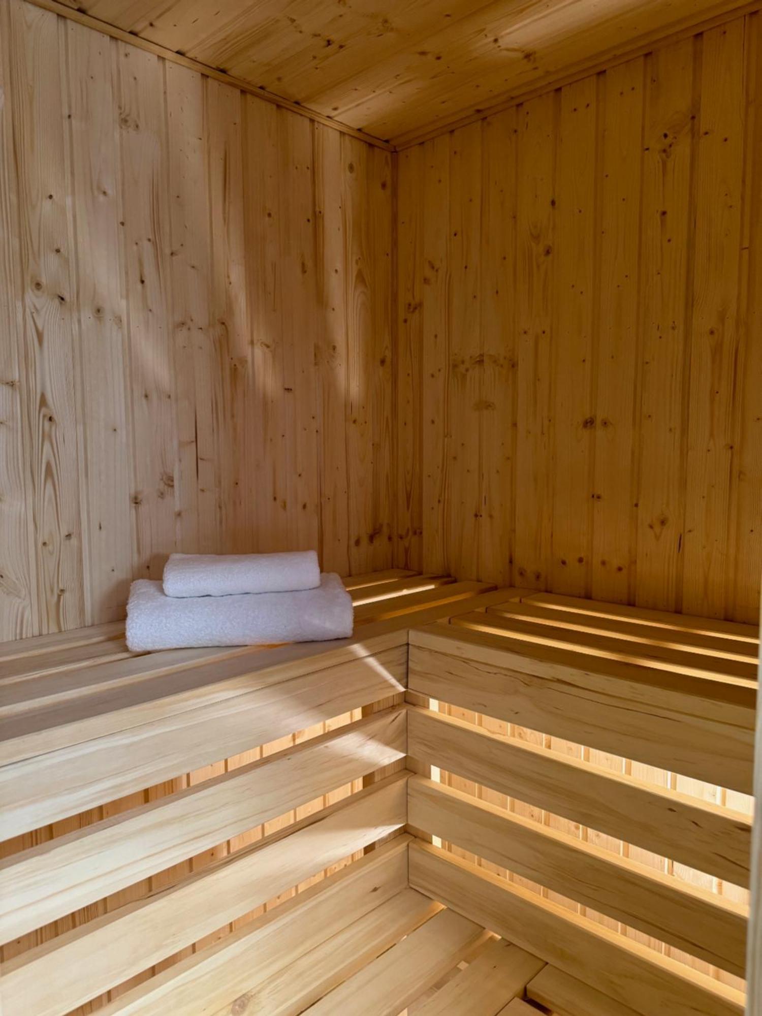 Apartment Family & Business Sauna No7 Zlota Centrum Vip Unikat - 3 Bedroom With Private Sauna, Jacuzzi, Balcony, Parking -totally New! *
