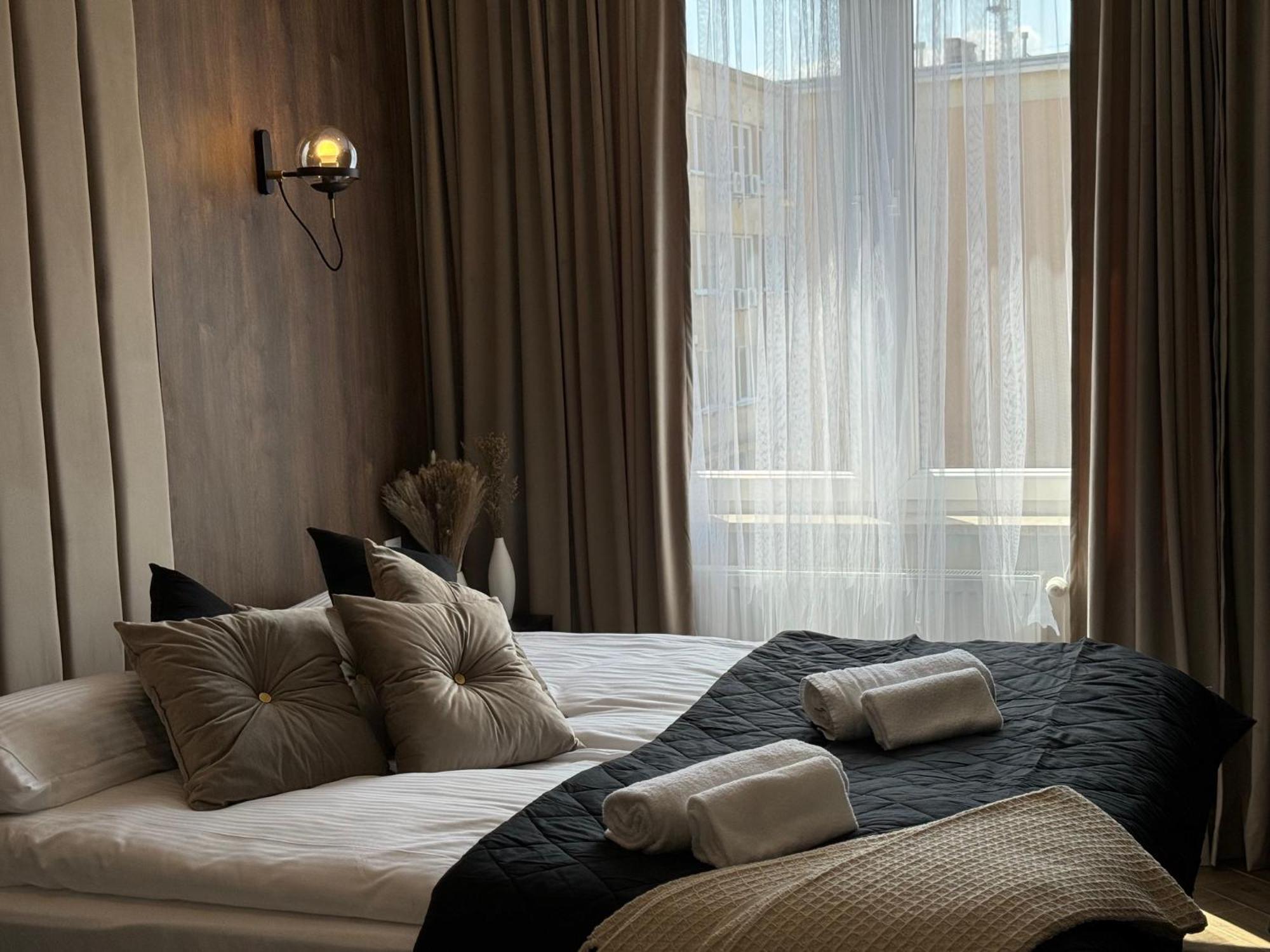 Apartment Family & Business Sauna No7 Zlota Centrum Vip Unikat - 3 Bedroom With Private Sauna, Jacuzzi, Balcony, Parking -totally New! *