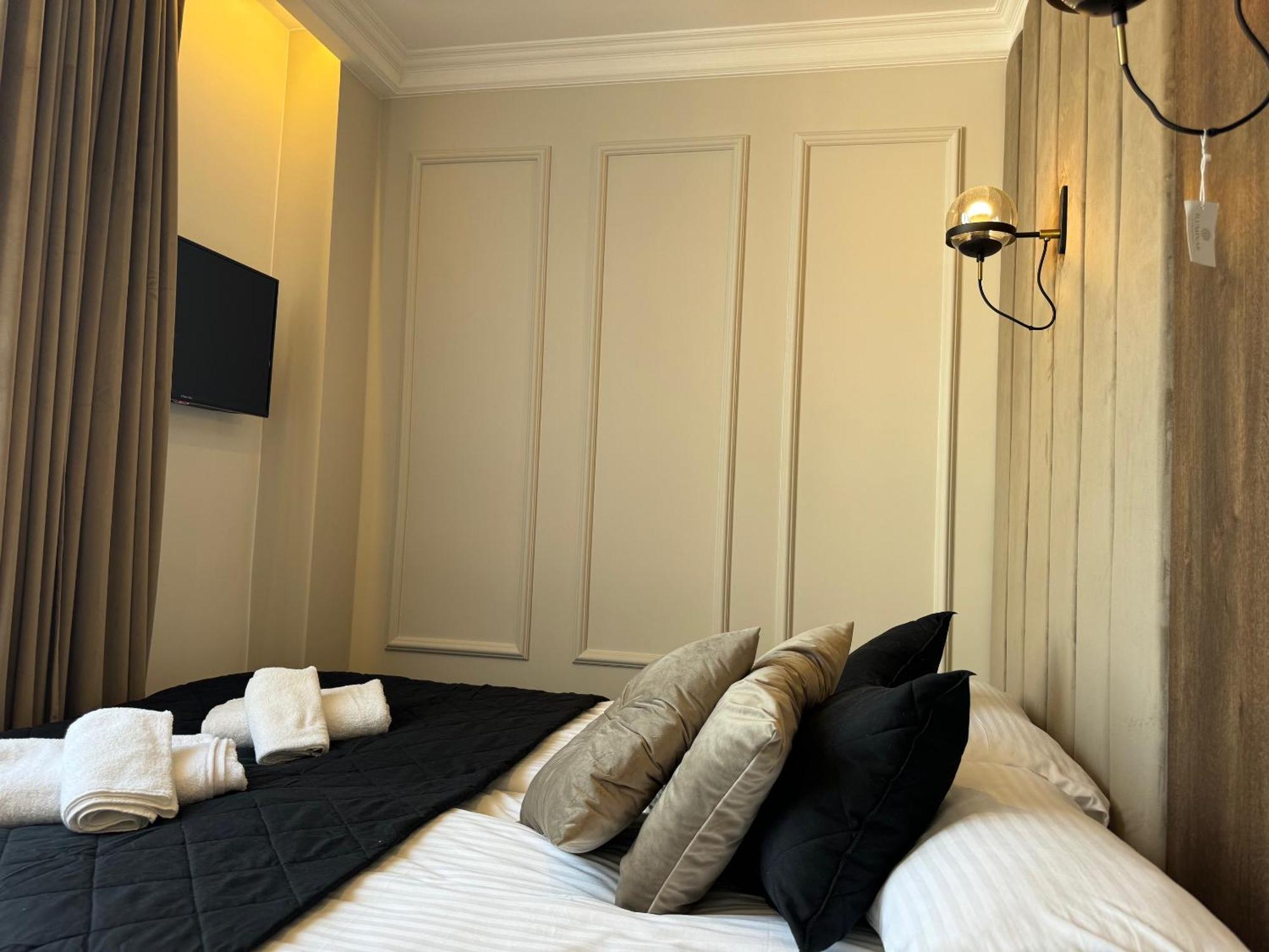 Apartment Family & Business Sauna No7 Zlota Centrum Vip Unikat - 3 Bedroom With Private Sauna, Jacuzzi, Balcony, Parking -totally New! Kielce