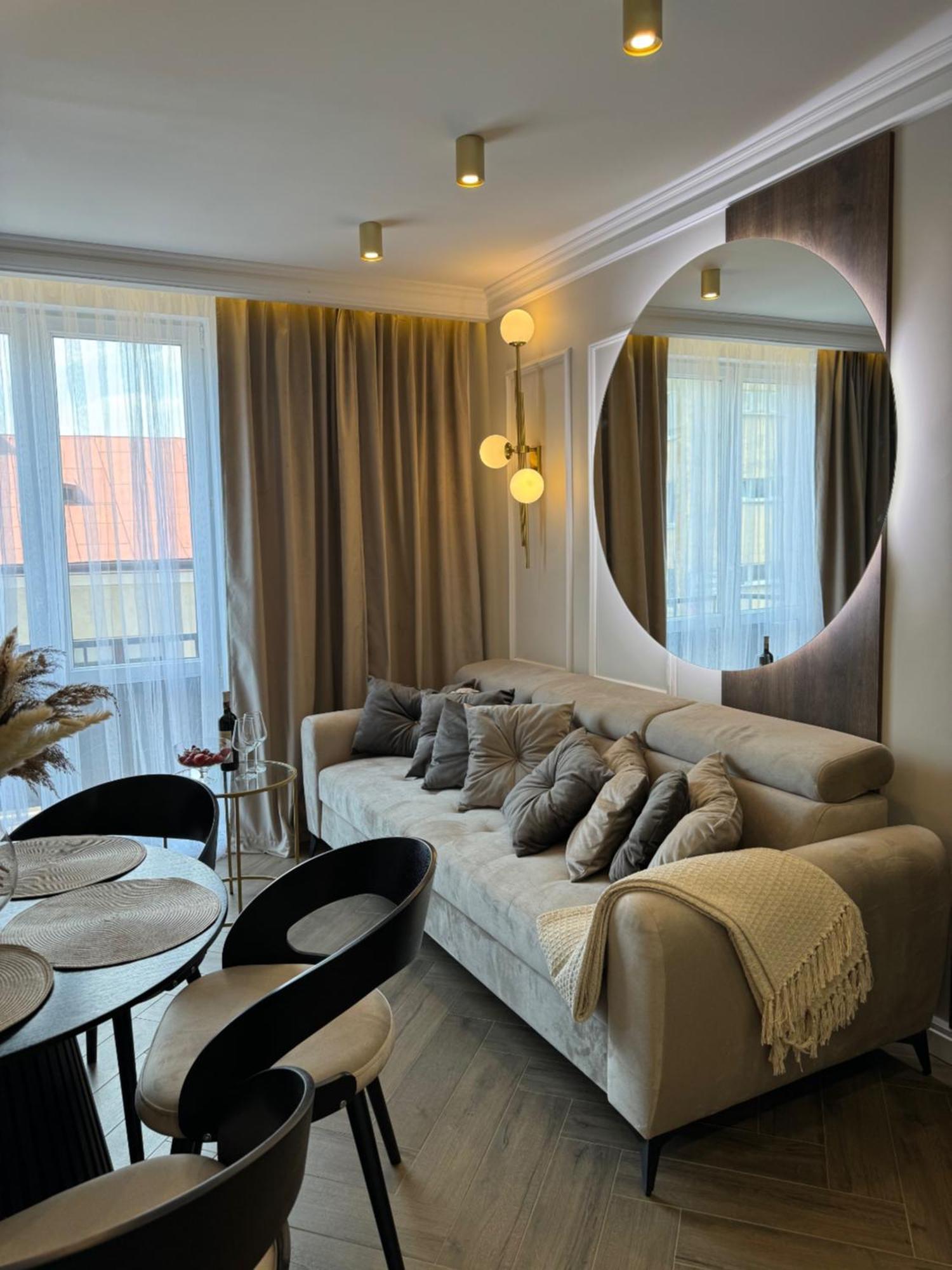 Apartment Family & Business Sauna No7 Zlota Centrum Vip Unikat - 3 Bedroom With Private Sauna, Jacuzzi, Balcony, Parking -totally New!