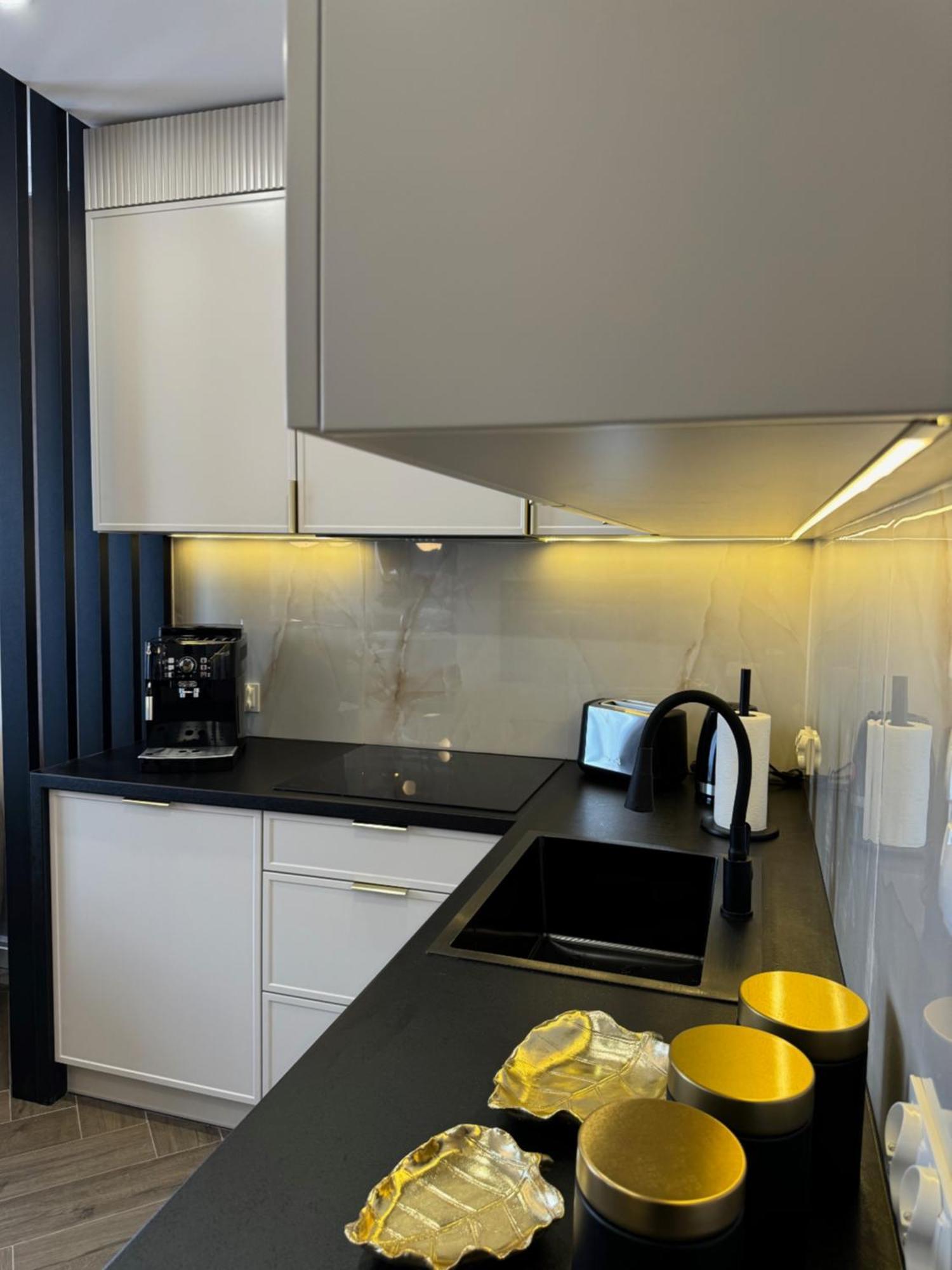 Apartment Family & Business Sauna No7 Zlota Centrum Vip Unikat - 3 Bedroom With Private Sauna, Jacuzzi, Balcony, Parking -totally New!