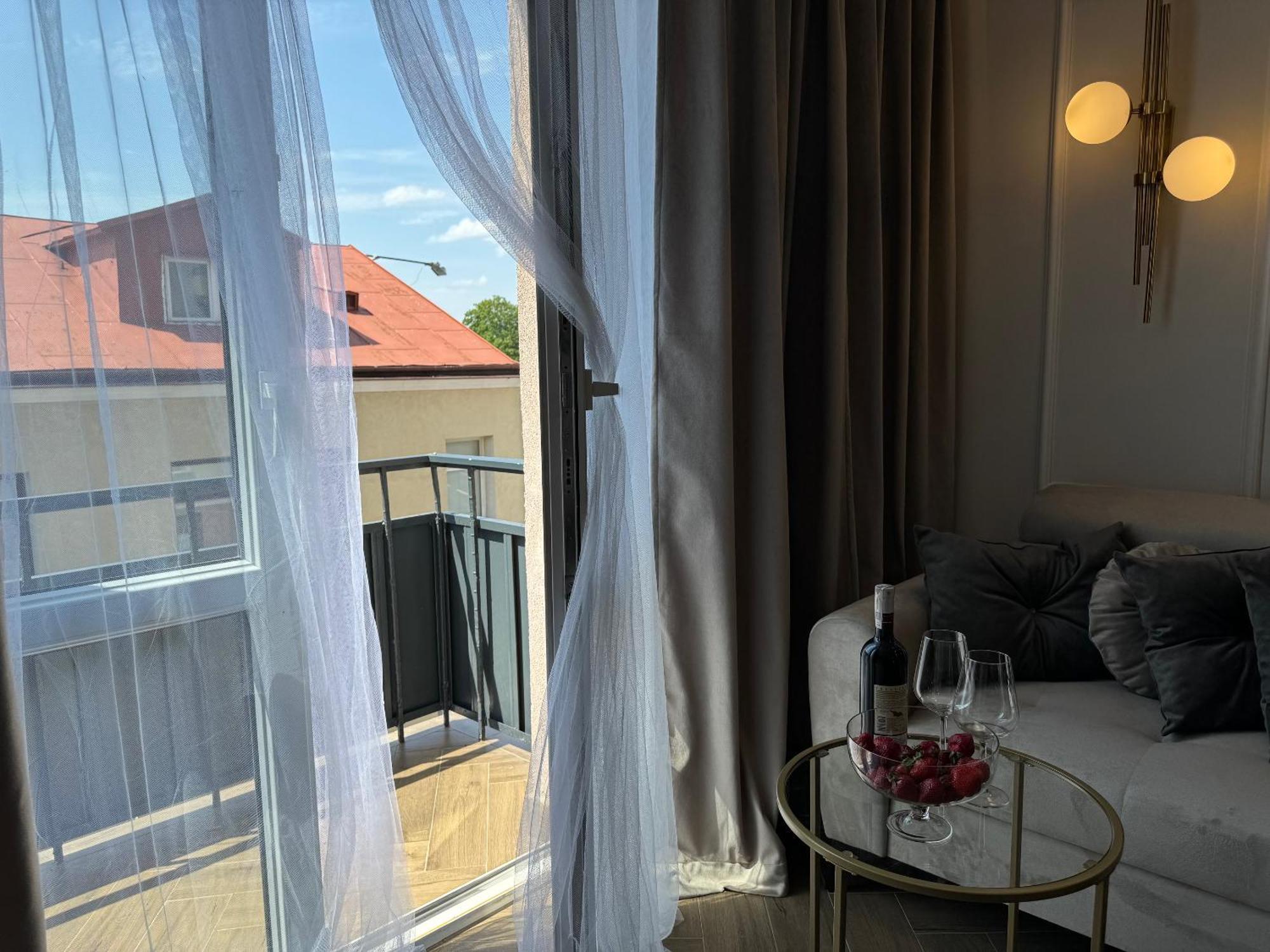 Apartment Family & Business Sauna No7 Zlota Centrum Vip Unikat - 3 Bedroom With Private Sauna, Jacuzzi, Balcony, Parking -totally New!